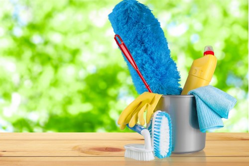 Local cleaning team working in a N1 kitchen during a move out clean