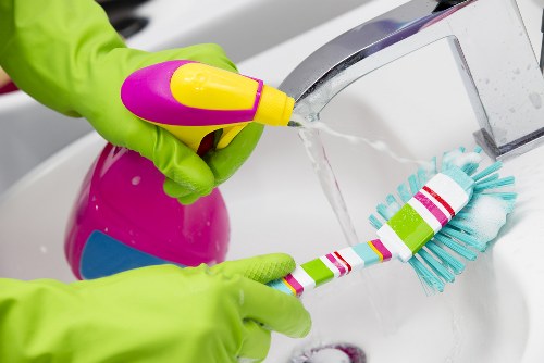 Local end of tenancy cleaning service for flats and business premises in N1