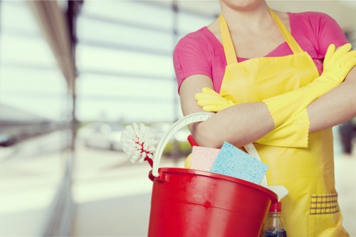 Professional cleaning team preparing a newly moved-in home in N1