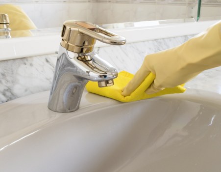 Commercial deep cleaning in an N1 office space